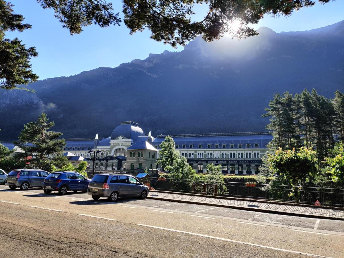 "Leo Pixel" Avairent Canfranc Estacion Lejlighed Eksteriør billede